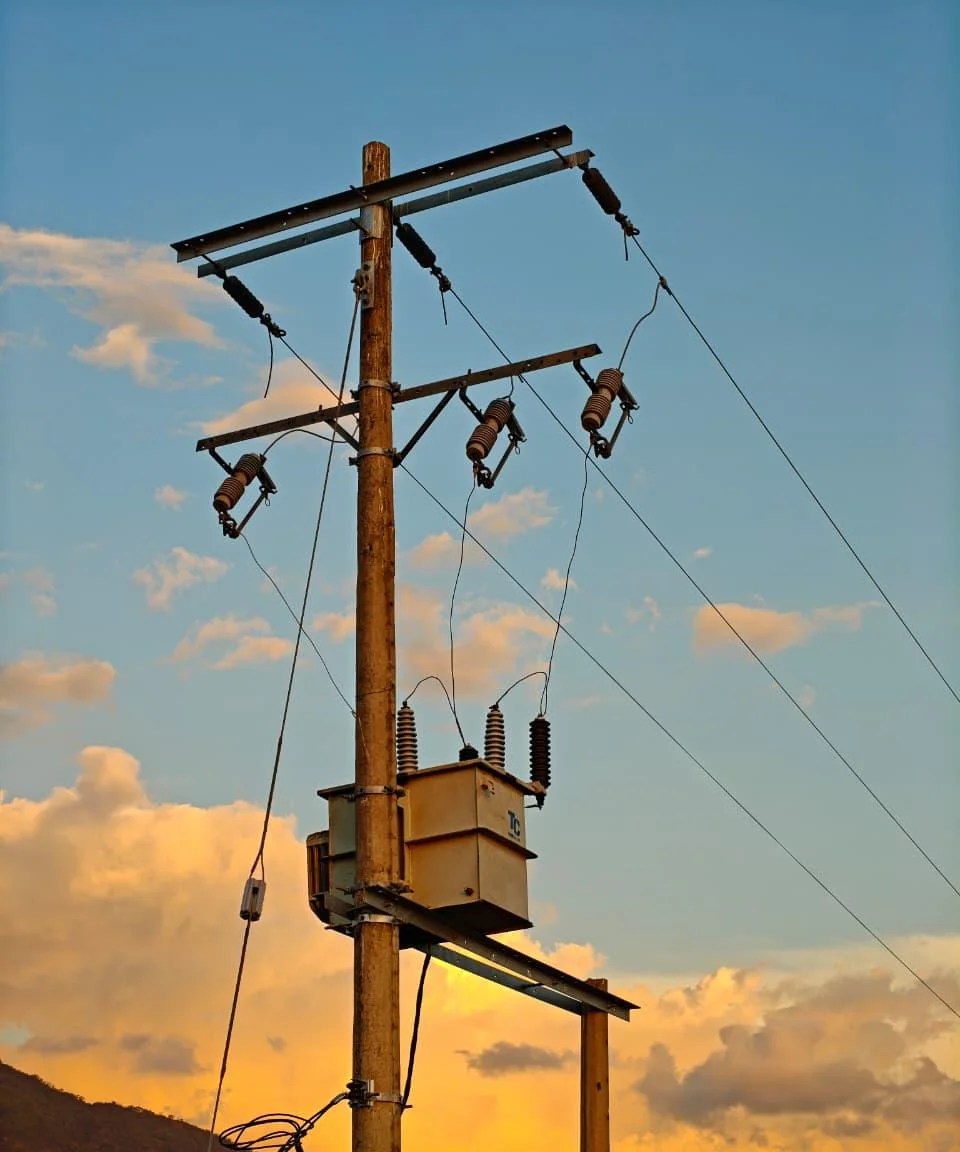 Subestación eléctrica instalada por SIEEC S.A.S. en instalación industrial en Santa Marta, Magdalena, con transformador y protecciones certificadas